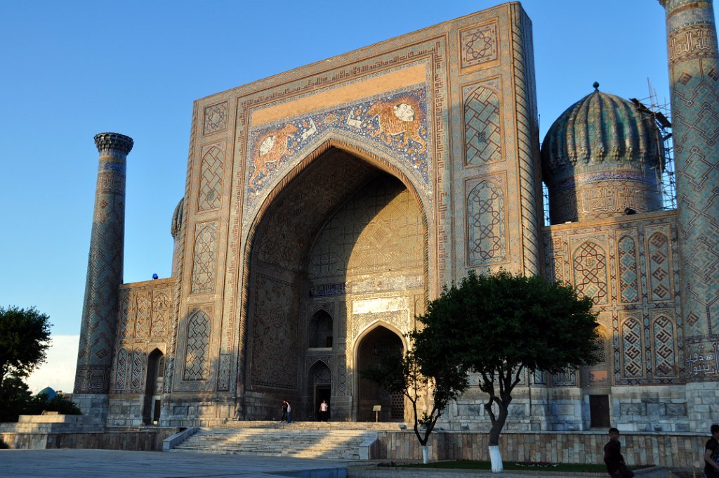 31 Samarcanda - madrasa Sher Dor.JPG